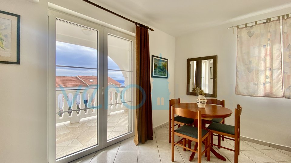 Krk, Umgebung, Ein-Zimmer-Wohnung 36 m2 mit einer Terrasse von 10 m2 in guter Lage, zu verkaufen