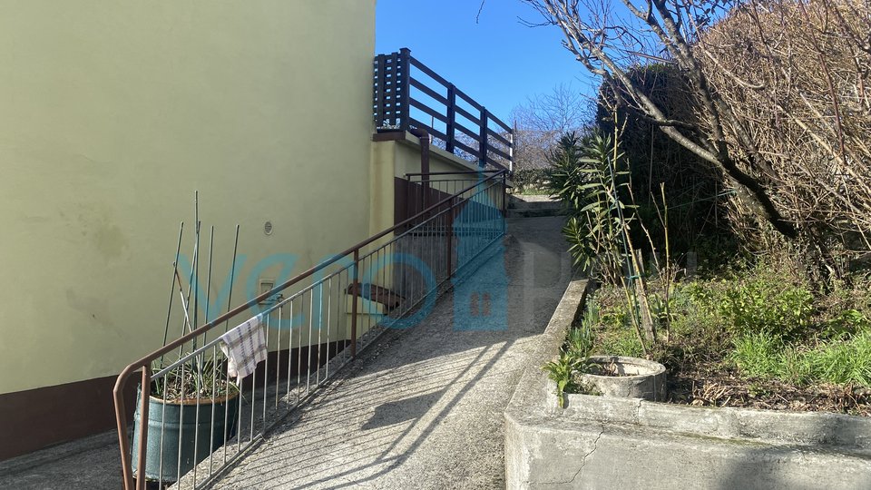 Matulji, near the center, detached house 160m2 with a garden and a view, for sale