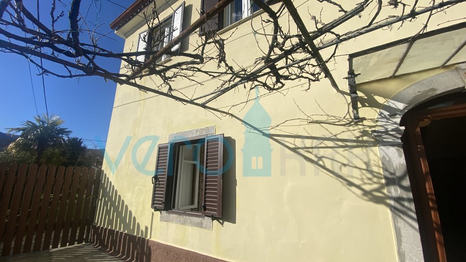 Matulji, near the center, detached house 160m2 with a garden and a view, for sale