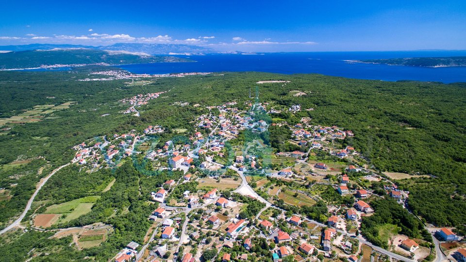 Isola di Krk, citta di Krk, dintorni, terreno 1163m2, permesso di costruire, vendita