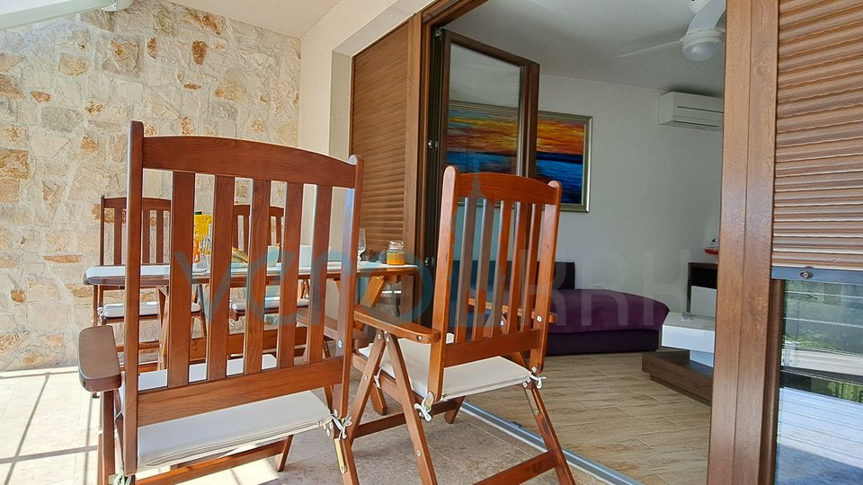 Njivice, Insel Krk, Wohnung 39 m2 mit großer Terrasse, Aussicht, zu verkaufen