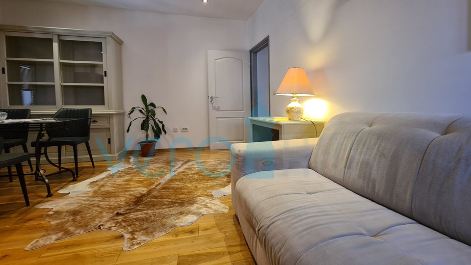 Rijeka, Strict center, Beautiful attic apartment 102 m2, 2 bedrooms, 3rd floor with a view of Korza, rent