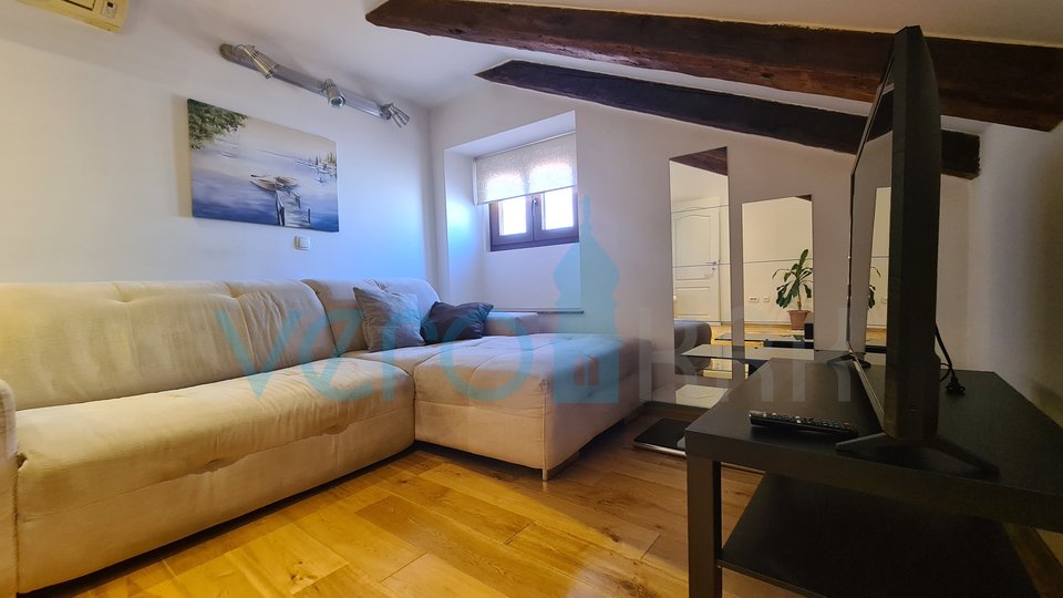 Rijeka, centro, Bellissimo attico 102 m2, 2 camere da letto, 3° piano con vista sul Korzo, in affitto