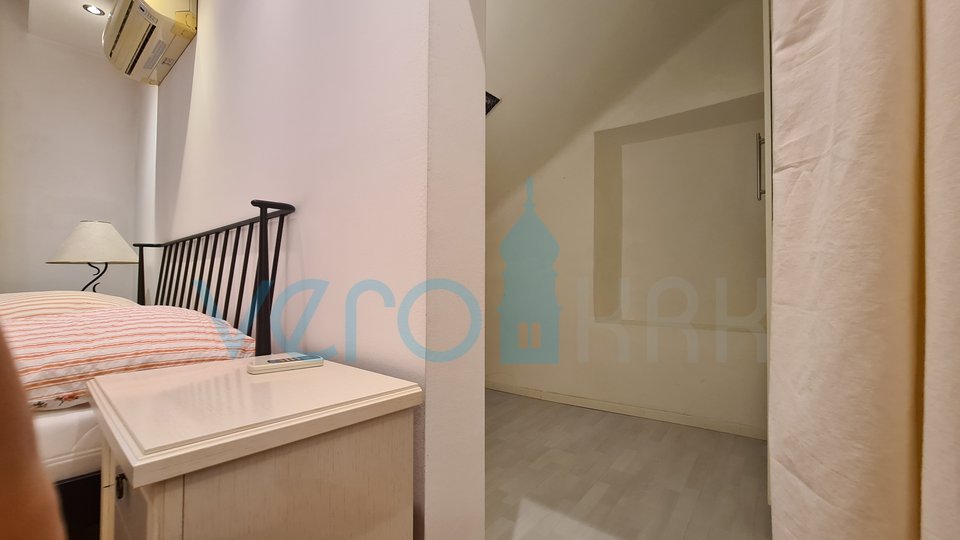 Rijeka, Strict center, Beautiful attic apartment 102 m2, 2 bedrooms, 3rd floor with a view of Korza, rent