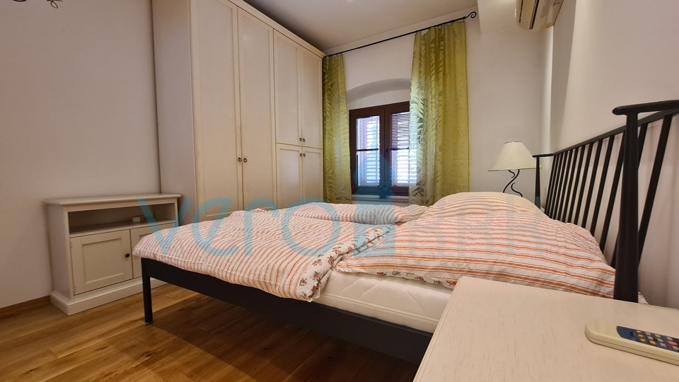Rijeka, centro, Bellissimo attico 102 m2, 2 camere da letto, 3° piano con vista sul Korzo, in affitto