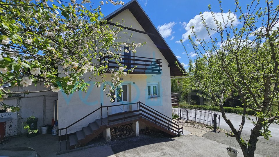 Gorski kotar, Fužine, Samostojeća kuća blizu centra s lijepim pogledom i okućnicom, prodaja