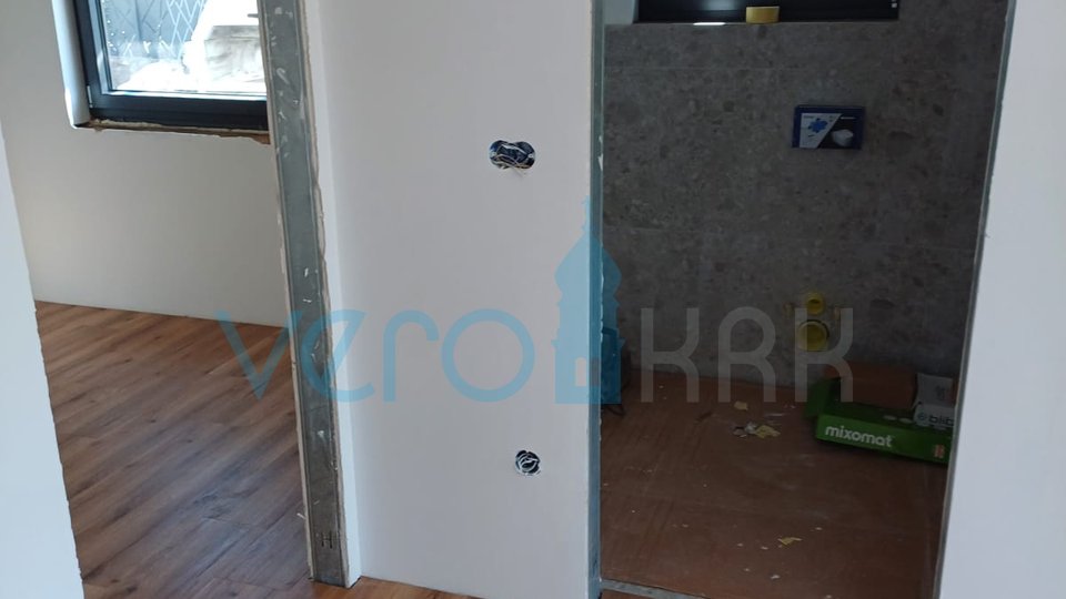 Omišalj, Njivice, Modern apartment 75m2 on the ground floor with a garden, for sale