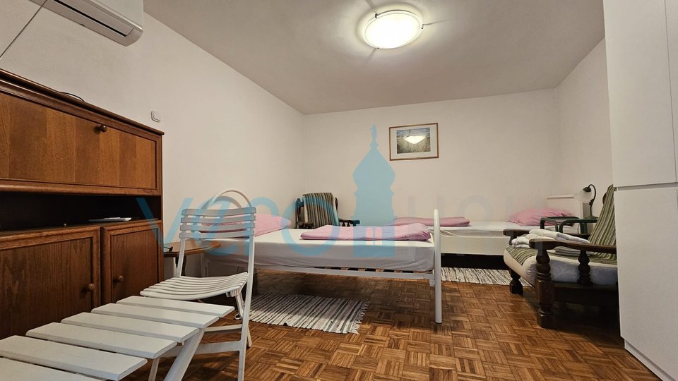 Crikvenica, Dramalj, one-room apartment with a terrace, in the semi-basement, for sale