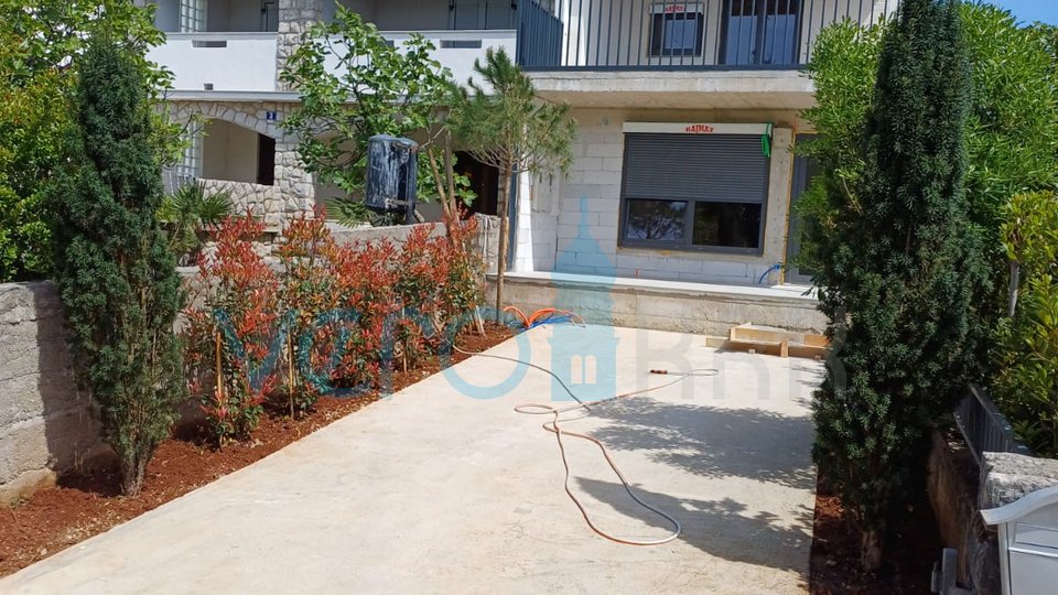 Omišalj, Njivice, Modern apartment 75m2 on the ground floor with a garden, for sale