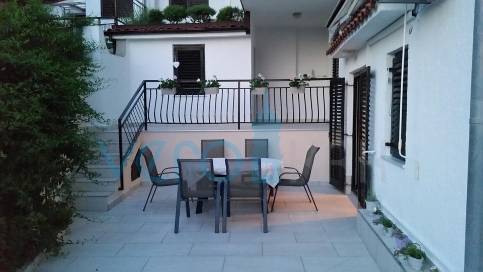 Crikvenica, Ground floor apartment 62m2 with a terrace garden area, for sale