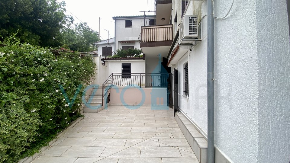Crikvenica, Ground floor apartment 62m2 with a terrace garden area, for sale