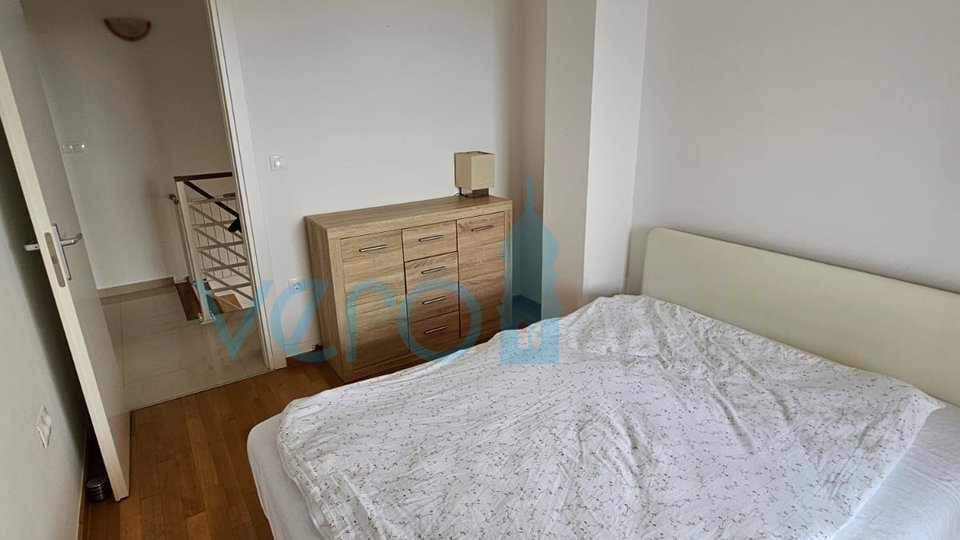 Malinska, blizu centra, Lep dvoetažni apartma 100 m2 z odprtim pogledom na morje, prodamo