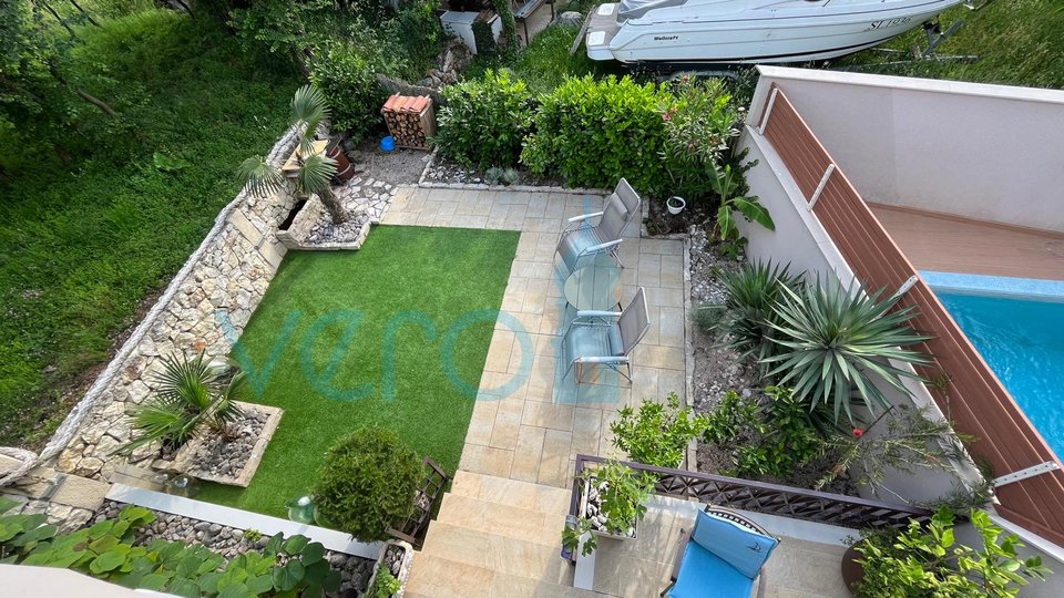 Dobrinj, Klimno, neu gebautes Reihenendhaus mit Garten und Aussicht, 170 m vom Strand entfernt, zu verkaufen