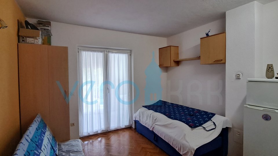 Baška, Insel Krk, Wohnung 29m2, Erdgeschoss, 30m zum Meer, zu verkaufen