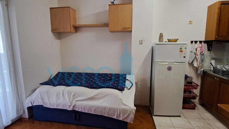 Baška, Insel Krk, Wohnung 29m2, Erdgeschoss, 30m zum Meer, zu verkaufen