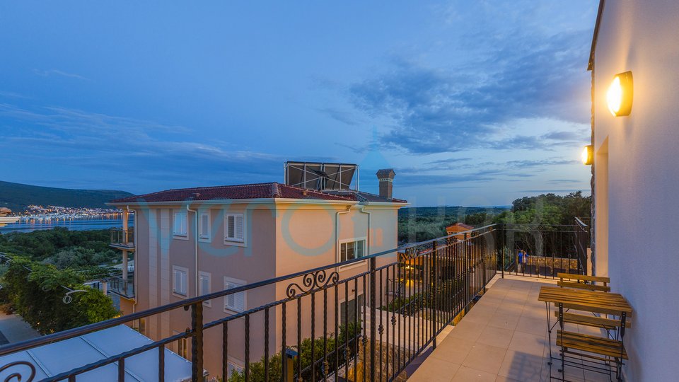 Insel Krk, Stadt Krk, in der Nähe, Villa mit Pool in toller Lage, Meerblick, zu verkaufen