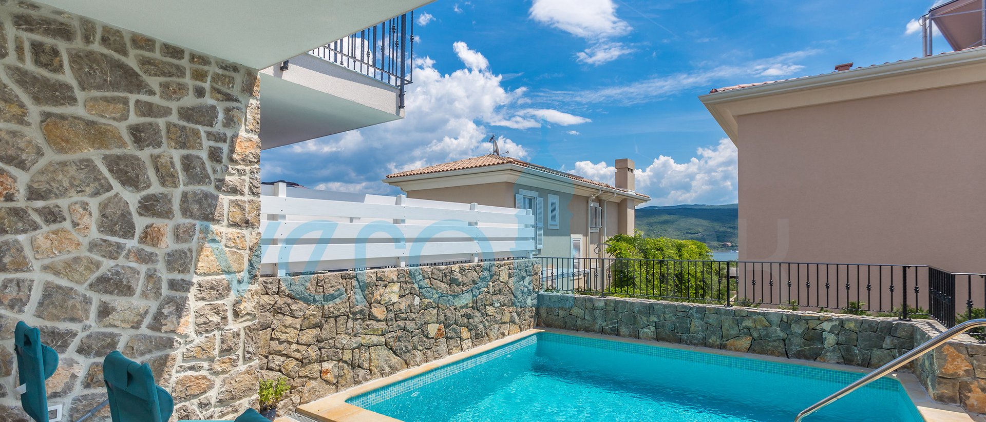 Insel Krk, Stadt Krk, Umgebung, wunderschöne hochmoderne Villa mit Pool, Terrasse und Meerblick, zu verkaufen