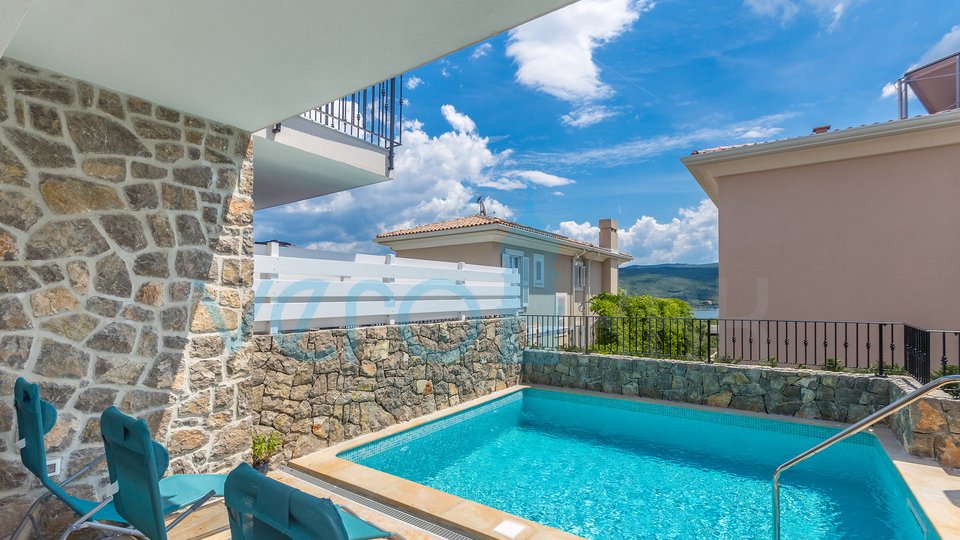 Isola di Krk, Città di Krk, dintorni, bellissima villa ultramoderna con piscina, terrazza e vista mare, in vendita