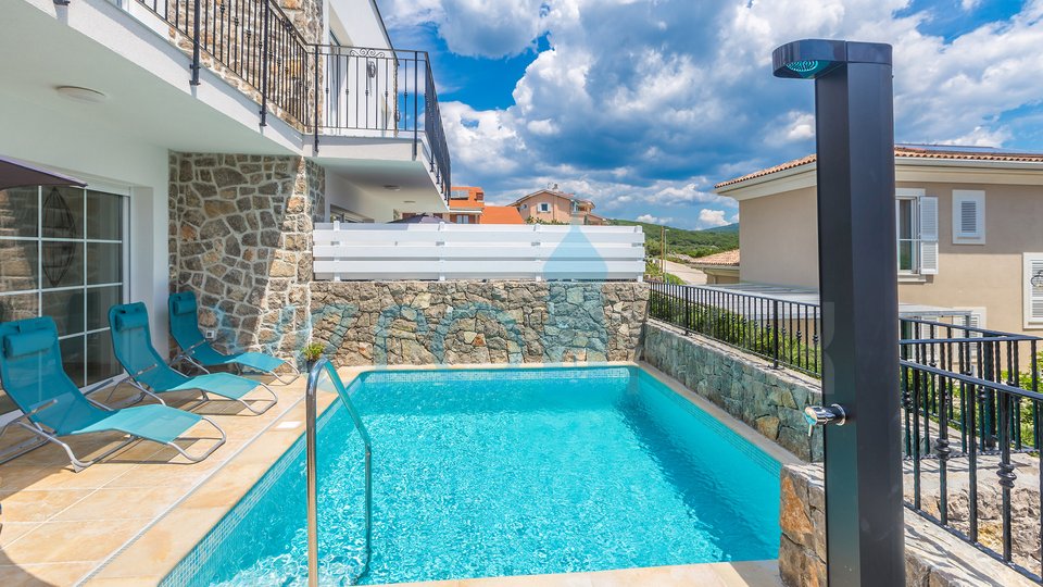 Isola di Krk, Città di Krk, dintorni, bellissima villa ultramoderna con piscina, terrazza e vista mare, in vendita