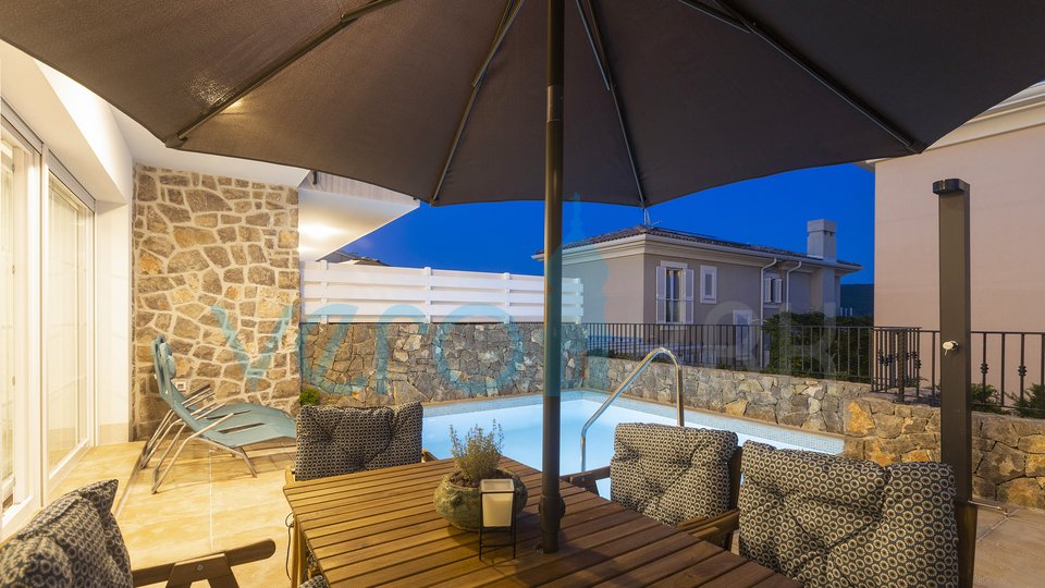 Isola di Krk, Città di Krk, dintorni, bellissima villa ultramoderna con piscina, terrazza e vista mare, in vendita