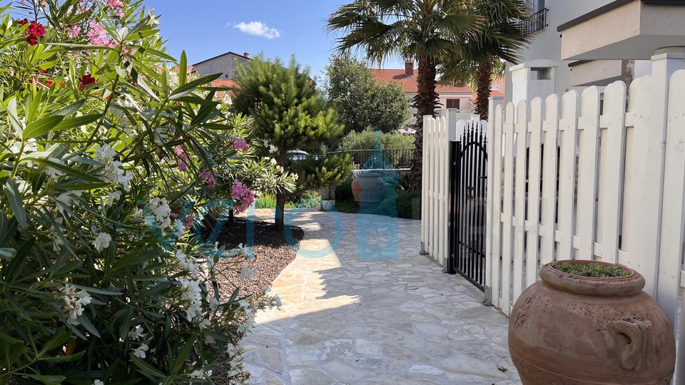 Isola di Krk, Città di Krk, dintorni, bellissima villa ultramoderna con piscina, terrazza e vista mare, in vendita