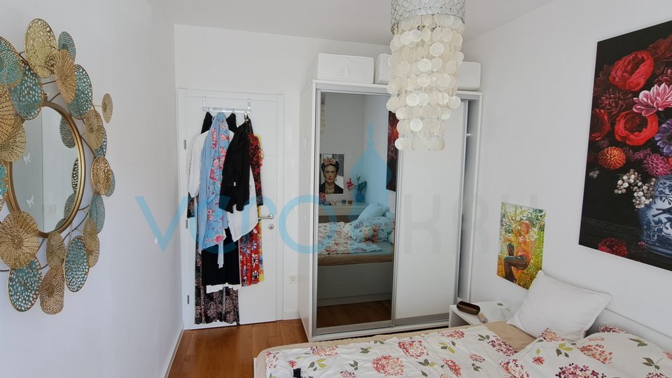 Njivice, otok Krk, moderen apartma 66 m2 v pritličju z vrtom, 150m do morja