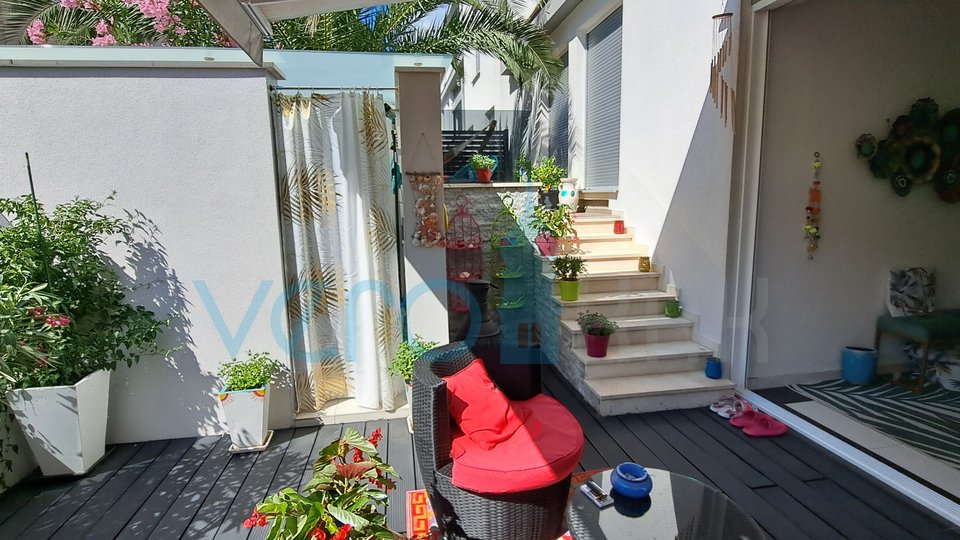 Njivice, island of Krk, modern apartment 66 m2 on the ground floor with garden, 150m to the sea