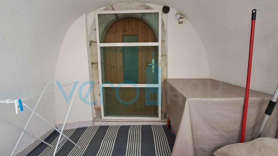 Omišalj, island of Krk, autochthonous stone house in a row, terrace, for sale