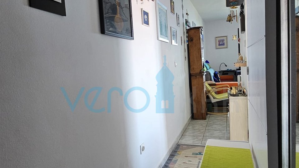 Otok Krk, Njivice, apartma 50m2, 2. nadstropje, terasa, balkon, pogled na morje, prodamo