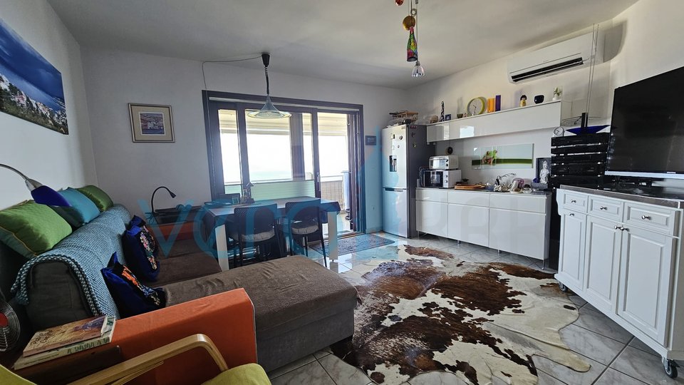 Otok Krk, Njivice, apartma 50m2, 2. nadstropje, terasa, balkon, pogled na morje, prodamo