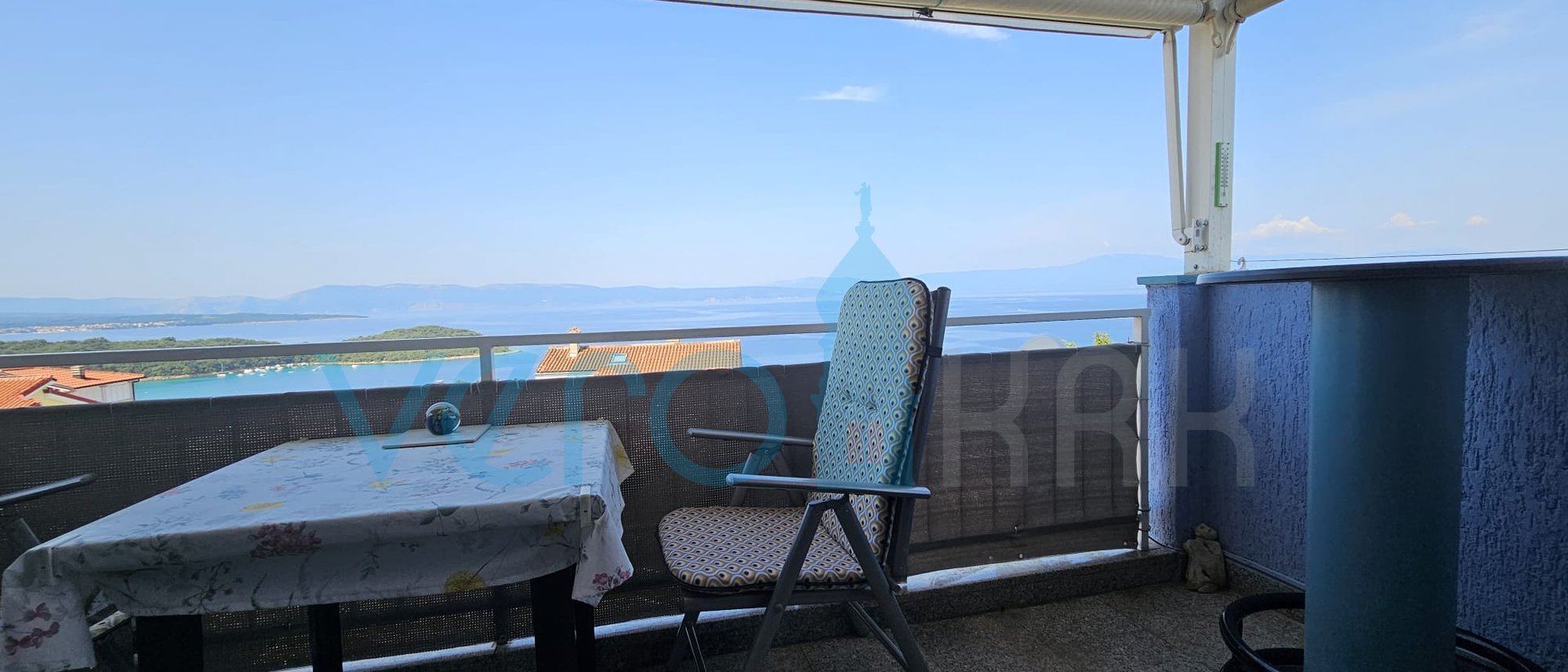 Otok Krk, Njivice, stan 50m2, 2.kat, terasa, balkon, pogled na more, za prodaju