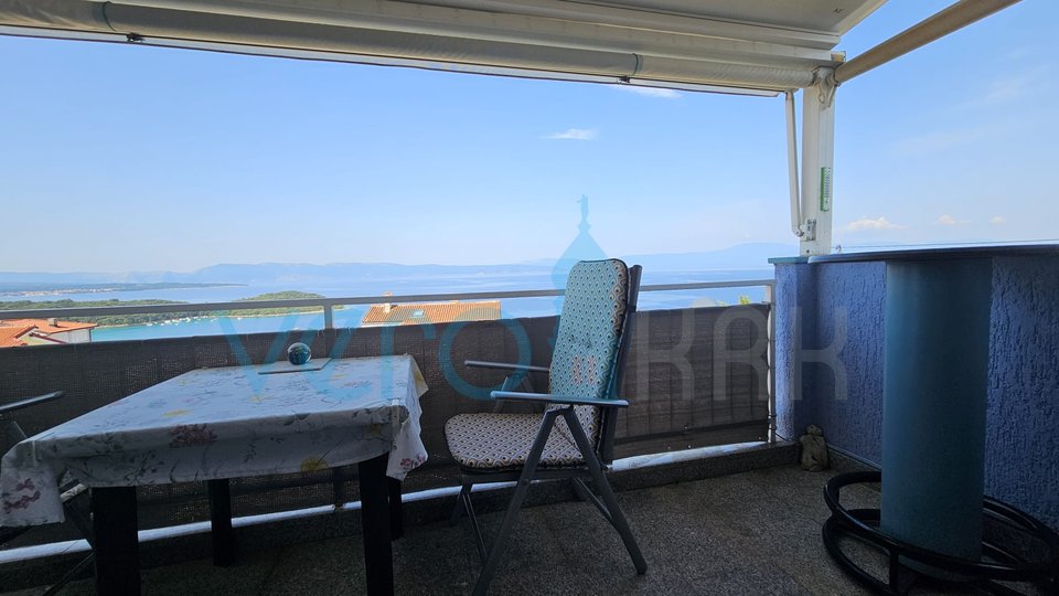 Otok Krk, Njivice, apartma 50m2, 2. nadstropje, terasa, balkon, pogled na morje, prodamo