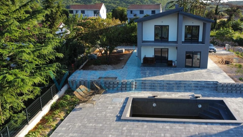 Vrbnik, Insel Krk, dynamisches Einfamilienhaus mit Pool und großem Garten