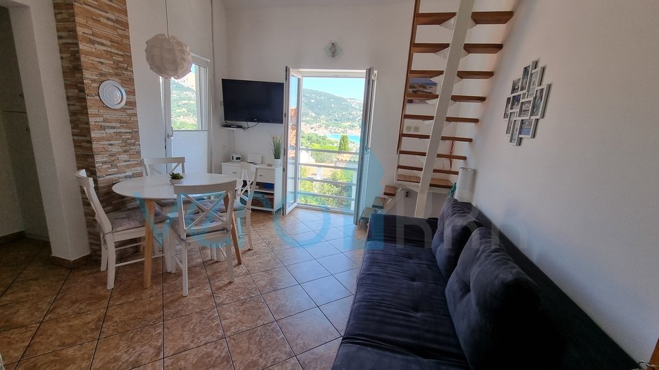 Isola di Krk, Baška, appartamento 57m2, secondo piano, vista mare, in vendita