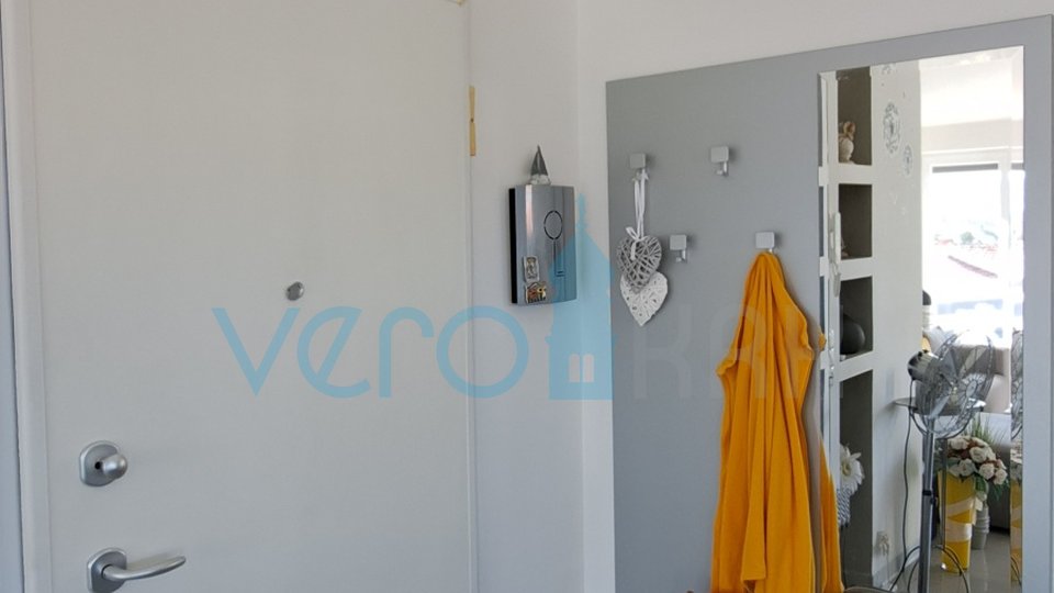 Otok Krk-Malinska, dva moderna apartmaja s pogledom na morje, vrt, prodaja