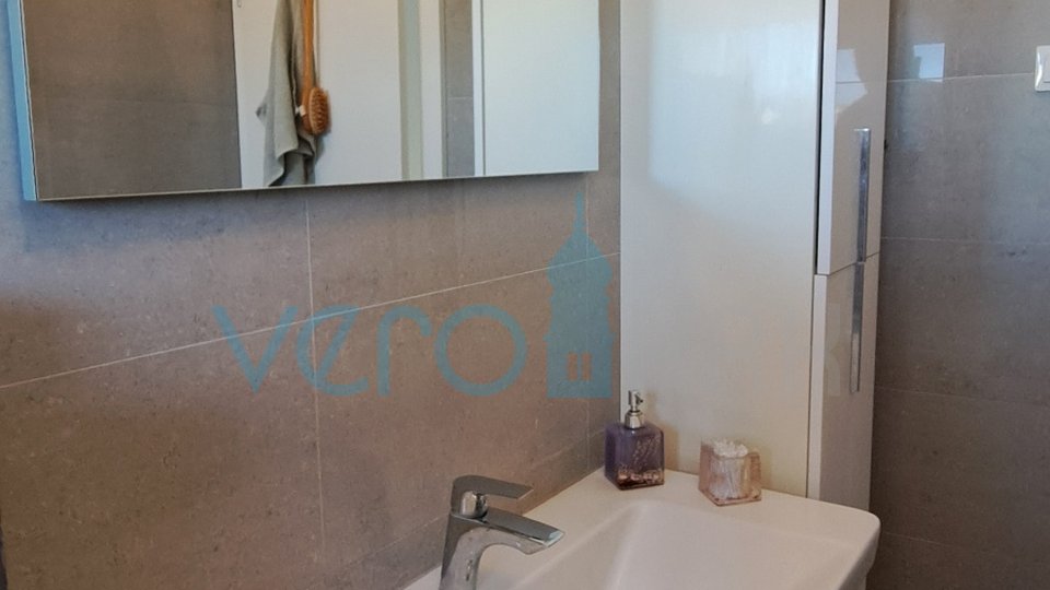 Otok Krk-Malinska, dva moderna apartmaja s pogledom na morje, vrt, prodaja