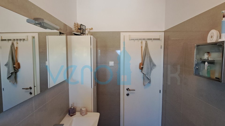 Otok Krk-Malinska, dva moderna apartmaja s pogledom na morje, vrt, prodaja