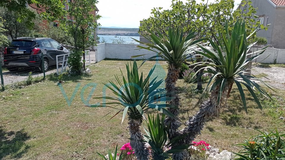 Crikvenica, Jadranovo, Wohnung 73 m2 im Erdgeschoss mit Blick auf das Meer und großem Garten, zu verkaufen