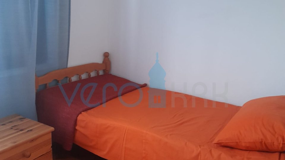 Njivice, otok Krk, dvojček s 3 apartmaji, vrt, pogled na morje, prodamo