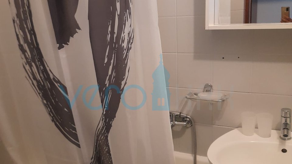 Njivice, otok Krk, dvojček s 3 apartmaji, vrt, pogled na morje, prodamo