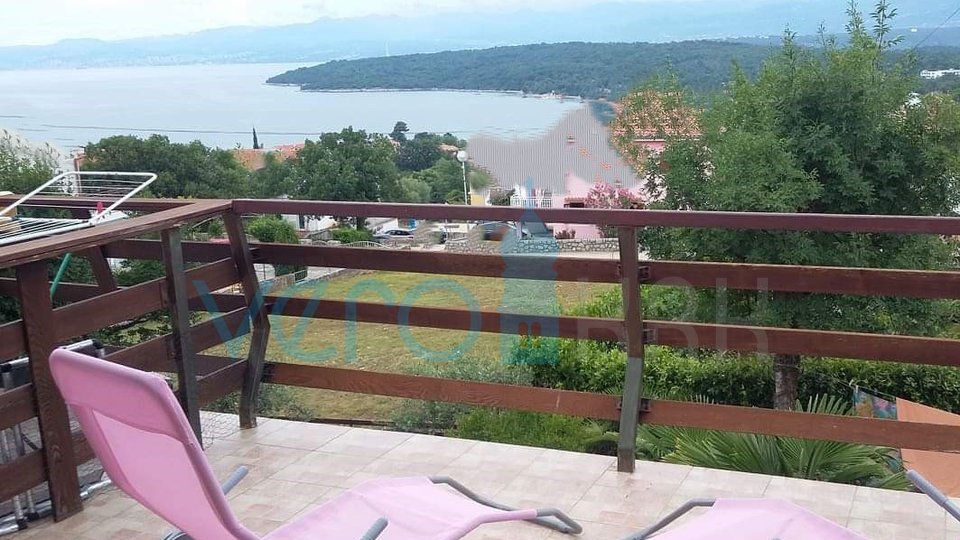 Njivice, otok Krk, dvojna kuća sa 3 apartmana, okućnica, pogled na more, prodaja