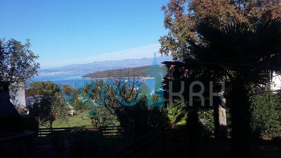 Njivice, isola di Krk, casa bifamiliare con 3 appartamenti, giardino, vista mare, in vendita