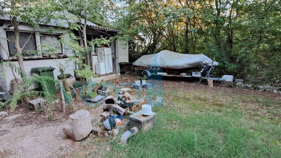 Insel Krk, Vrbnik, Umgebung, Baugrundstück 885 m2 mit Baugenehmigung, zu verkaufen