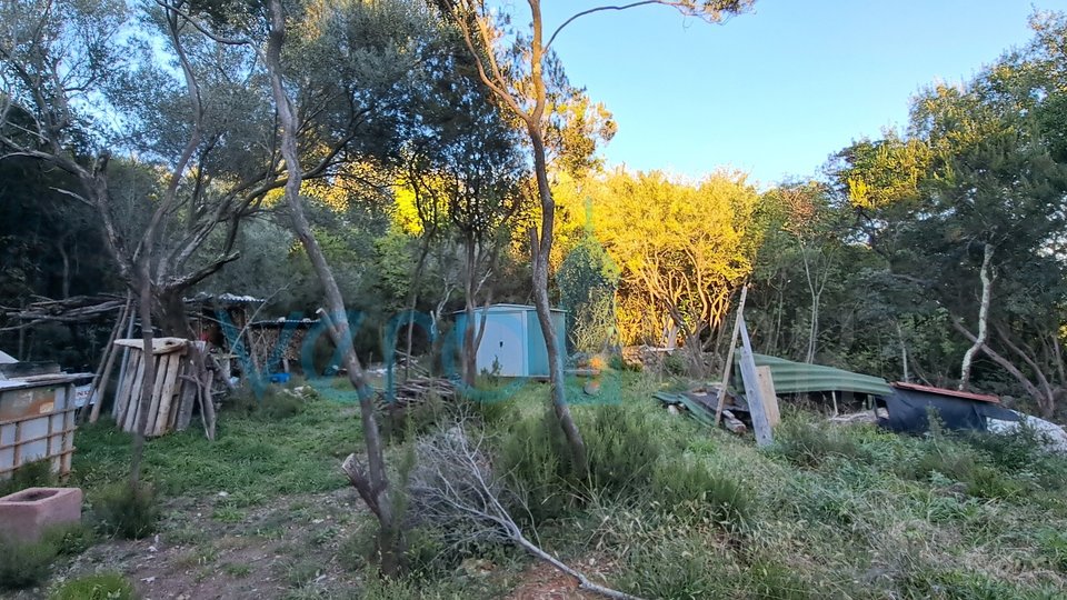 Insel Krk, Vrbnik, Umgebung, Baugrundstück 885 m2 mit Baugenehmigung, zu verkaufen