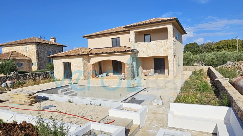 Krk, okolica, Samostojeća vila 228m2 sa bazenom i okućnicom, prodaja