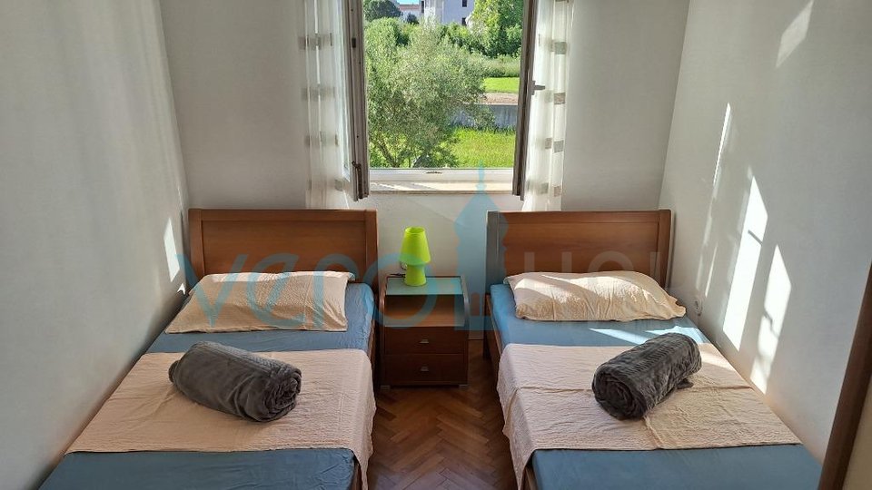 Otok Krk, Malinska, okolica, dvosobni apartma 59 m2, delni pogled, terasa, prodamo