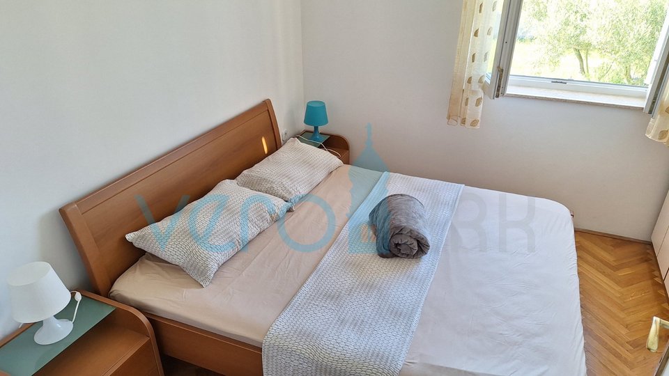 Otok Krk, Malinska, okolica, dvosobni apartma 59 m2, delni pogled, terasa, prodamo