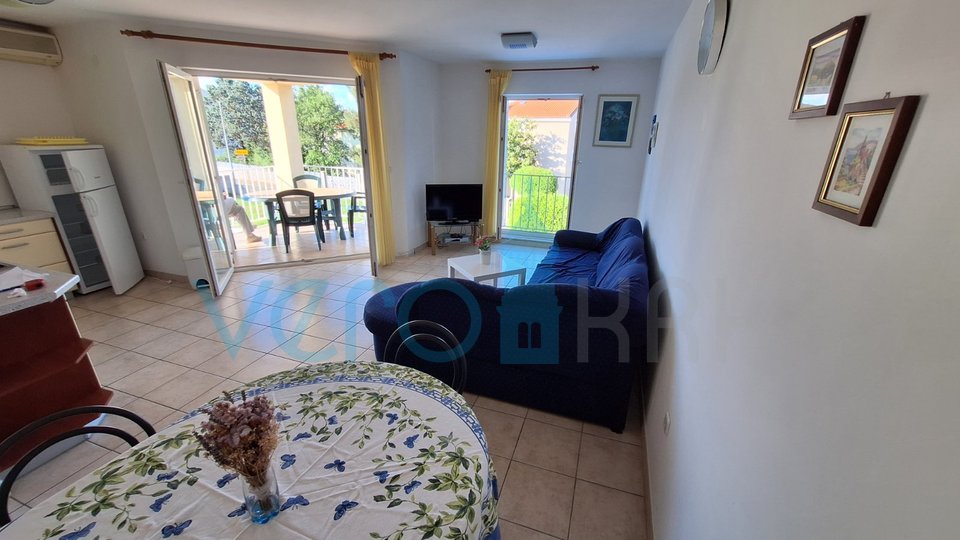 Otok Krk, Malinska, okolica, dvosobni apartma 59 m2, delni pogled, terasa, prodamo