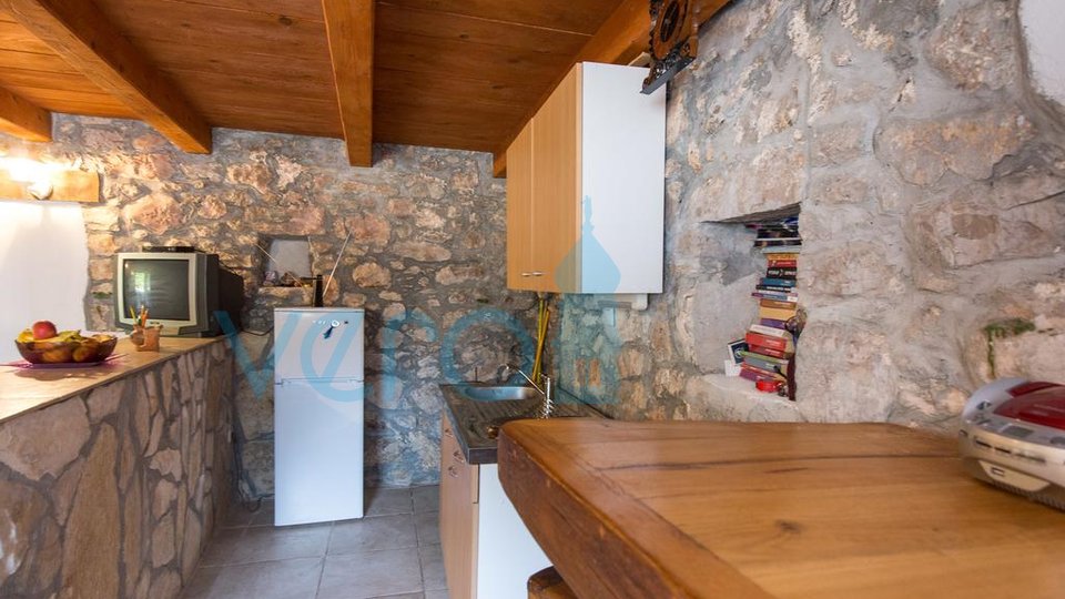 Otok Krk, šira okolica, obnovljena autohtona kamena kuća
