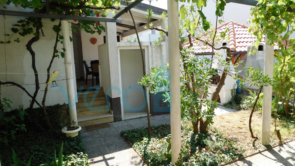 Baška, Insel Krk, Apartment mit zwei Schlafzimmern im Erdgeschoss mit wunderschönem Garten